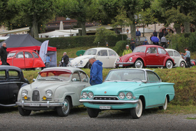 Bild Ford Consul Capri (1962) - der Capri und der Saab 96 stammen aus fast derselben Zeit, die Unterschiede sind aber gross - Albisgütli Classics - Cars & Bikes August 2021