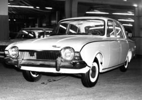 Ford Corsair (1964) - ersetzt den Ford Consul 315 und wird als Coach und Sedan angeboten - Genfer Automobilsalon 1964