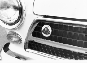 Ford Cortina Lotus (1964) - die dezente Lotus-Plakette macht klar, dass es der kleine Cortina ernst meint