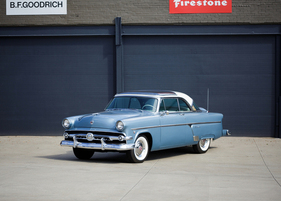 Ford Crestline Skyliner (1954) - als Lot 407 angeboten an der RM/Sotheby's Hershey Versteigerung vom 5./6. Oktober 2022