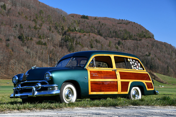 Bild Ford Custom Country Squire Station Wagon (1951) - als Lot 38 angeboten an der Versteigerung der Oldtimer Galerie anlässlich der Swiss Classic World Luzern am 25. Mai 2019