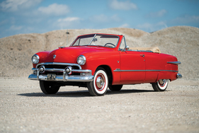 Ford Custom DeLuxe V-8 Convertible (1951) - angeboten als Lot 156 an der RM/Sotheby's Open Road North America Versteigerung vom 23. bis 30. Juli 2020