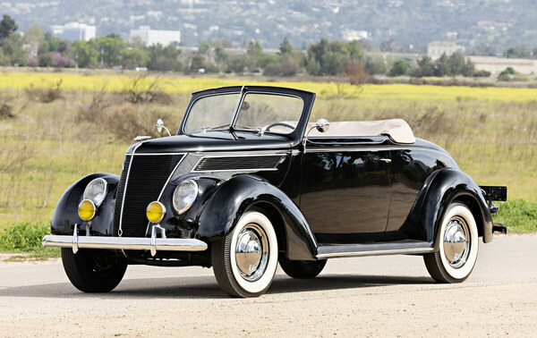 Ford DeLuxe Cabriolet (1937) wird als Lot 009 versteigert an der Gooding "Geared Online May" Auktion vom 3. bis 7. Mai 2021