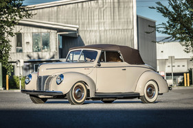 Ford DeLuxe Convertible (1940) - als Lot 161 angeboten an der RM/Sotheby's Hershey Versteigerung vom 5./6. Oktober 2022