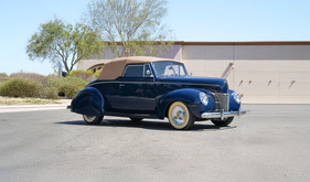 Ford DeLuxe Convertible Club Coupe (1940) - als Lot 301 an der RM Sotheby's Hershey Versteigerung 2025