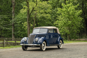 Ford DeLuxe Convertible Sedan (1937) - als Lot 150 an der RM Sotheby's Hershey Versteigerung 2025