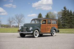 Ford DeLuxe Station Wagon (1940) - Angeboten als Lot Nr. 4024 bei der 2021er Auburn-Fall-Auktion von RM Sotheby's