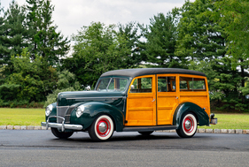 Ford DeLuxe Station Wagon (1940) - als Lot 314 an der RM/Sotheby’s Hershey Versteigerung 2024