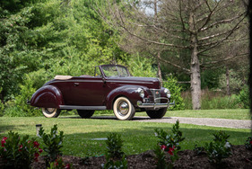 Ford Deluxe Convertible (1940) - Lot 444 an der RM/Sotheby's Hershey Versteigerung vom 4./5. Oktober 2023