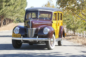 Ford Deluxe Woodie Station Wagon (1940) - als Lot 149 angeboten an der Bonhams-Versteigerung von Scottsdale am 15. Januar 2015