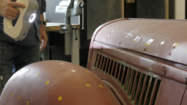 Ford Eifel Gläser Cabriolet (1937) - Scanning der Motorabdeckung