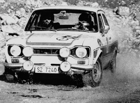 Ford Escort RS 2000 (1974) - auf Schotter sind Hansjörg Elmiger mit Beifahrer Max Heinzer immer für ein Spektakel gut