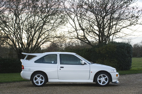 Ford Escort RS Cosworth (1992) - unter der Escort-Karosserie steckt im Prinzip die gekürzte Technik und Plattform des Ford Sierra Cosworth Ford Escort RS Cosworth (1992) - unter der Escort-Karosserie steckt im Prinzip die gekürzte Technik und Plattform des Ford Sierra Cosworth