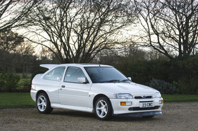 Ford Escort RS Cosworth - verleiht Flügel