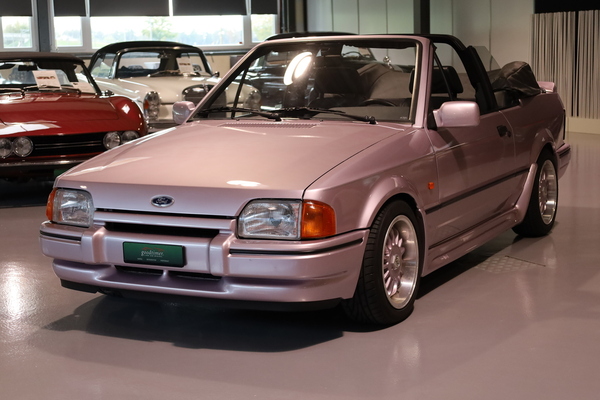Bild: Ford Escort XR3i Cabriolet (1989) - dabei bei der Advents-Auktion im Oldtimer Zentrum Ostschweiz 2024