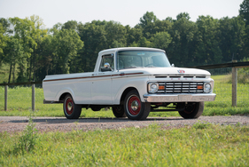 Ford F-100 Custom Cab Pickup (1963) - als Lot 245 an der RM Auction Hershey vom 9./10. Oktober 2014