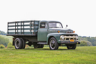 Image: Ford F-6 Stake Truck (1951) - as lot 211 at the RM/Sotheby's auction in Hershey 2015