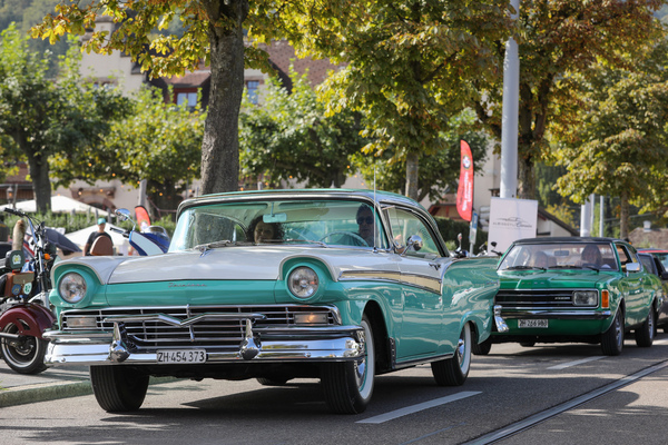 Bild: Ford Fairlane 500 Club Victoria (1957) – Albisgütli Classic Cars & Bikes Oktober 2023