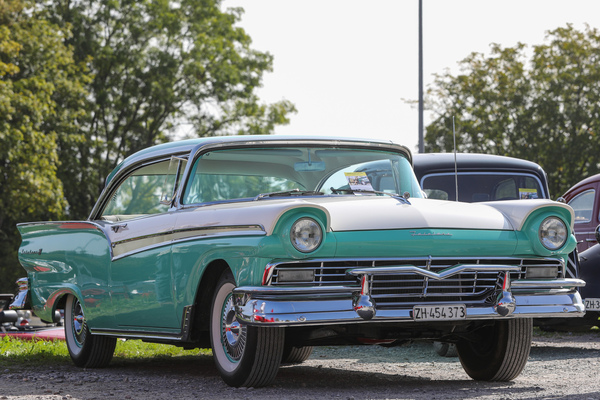 Ford Fairlane 500 Club Victoria (1957) – Albisgütli Classic Cars & Bikes Oktober 2023