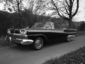 Ford Fairlane 500 Galaxie Skyliner Retractable (1959) - with fins and lots of chrome