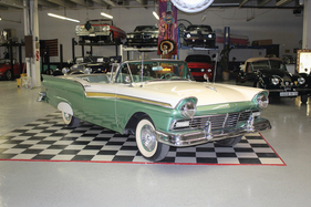 Ford Fairlane 500 Skyliner (1957) - als Lot 1159 an der RM Auction Fort Lauderdale am 6./7. April 2018