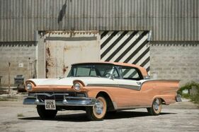 Ford Fairlane 500 Skyliner (1957) - als Lot 19 an der Artcurial "Succession André Lurton" Versteigerung 2020