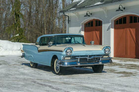 Ford Fairlane 500 Skyliner (1957) - als Lot 230 angeboten an der Bonhams Amelia Island Versteigerung am 3. März 2022