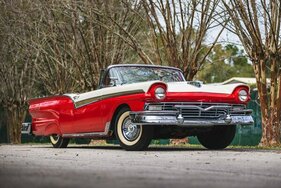 Ford Fairlane 500 Skyliner 'E-Code' (1957) - als Lot 2080 angeboten an der Broad Arrow West Palm Beach Versteigerung 2022