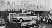 Der Ford mit dem heißen Blechdach, der 1957er Fairlane 500 Skyliner, auf der New York Autoshow im November 1956
