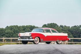 Ford Fairlane Crown Victoria (1955) - angeboten als Lot 189 an der RM/Sotheby's Versteigerung in Hershey am 11./12. Oktober 2018