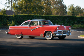 Ford Fairlane Crown Victoria Skyliner (1956) - als Lot 367 angeboten an der RM/Sotheby's Hershey Versteigerung vom 5./6. Oktober 2022