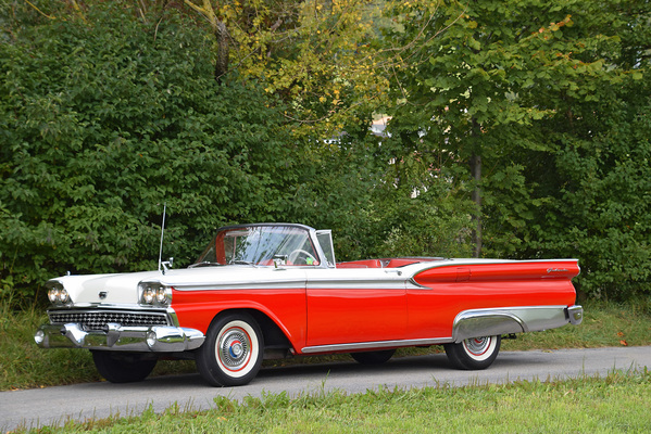 Ford Fairlane Skyliner Retractable (1959) - als Lot 54 an der Versteigerung der Oldtimer Galerie Toffen am 14. Oktober 2017