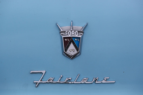 Das dreifarbige Phantasie-Wappen mit den Stauferlöwen zierte erstmals 1950 ein Modell aus Dearborn.