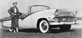 Dieses zeitgenössische Pressebild zeigt die schlichte Eleganz des Sunliner ohne "Bumper Guards" und verchromten "Rocker Panel Trim" auf den Schwellern.