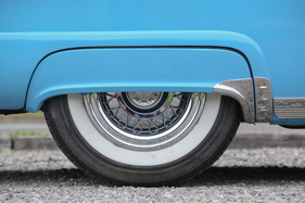 Die optionalen Fender Skirts sorgen für zusätzliche Eleganz