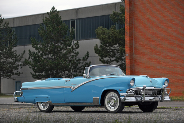 Bild: Ford Fairlane Sunliner Convertible (1956) - als Lot 23 an der Versteigerung der Oldtimer Galerie auf dem Dolder am 16. Juni 2018