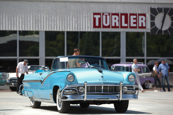 Ford Fairlane Sunliner Convertible (1956) - als Lot 23 an der Versteigerung der Oldtimer Galerie auf dem Dolder am 16. Juni 2018