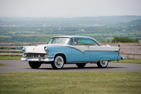 Ford Fairlane Victoria (1956) - als Lot 215 an der RM Auction Hershey vom 9./10. Oktober 2014