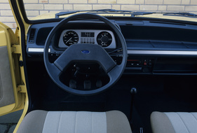 Ford Fiesta (1981) - das erneuerte Interieur der facegelifteten Variante