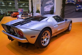 Ford GT (2003) in der Sonderausstellung "Supersports Cars" der Essen Motor Show 2019.