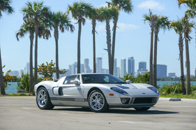 Ford GT (2005) - als Lot 137 an der RM/Sotheby's Amelia Island Versteigerung am 5. März 2022