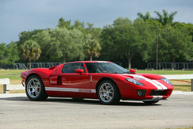 Ford GT (2005) - als Lot 262 an der RM/Sotheby's Monterey Versteigerung am 19. August 2022