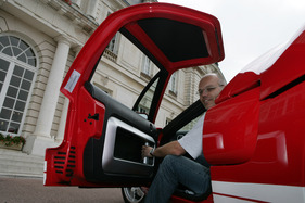 Ford GT (2006) - die tief in das Dach hineinragenden Türen blieben