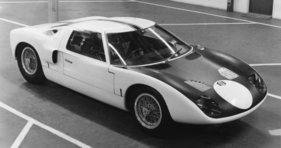 Ford GT 40 (1964) - eines der ersten Pressebilder des neuen "Ford GT", des schnellsten Ford aller Zeiten, der in den USA konzipiert, in England gebaut und in Italien getestet wurde