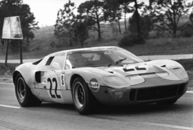 Ford GT 40 (1969) - Siegerwagen GULF Ford GT 40 mit Jacky Ickx und Jackie Oliver (12 Stunden von Sebring 1969)