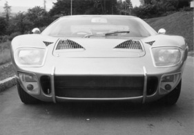 Ford GT 40 Graber (1966) - Chromeinfassungen an verschiedenen Stellen und rechteckige Marshall-Scheinwerfer für die Luxusausführung