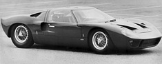 Ford GT 40 Mark III (1966) - die Strassenversion erhielt minimale Kofmortattribute, war aber immer noch für 168 MPH gut