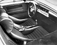 Ford GT 40 Mark III (1967) - die Schaltung wurde zur einfacheren Anpassung an die Linkslenkung in die Mitte verschoben, die Rennwagen hatten sie rechts aussen