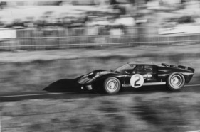Ford GT 40 Mk II (1966) - Amon/McLaren - Sieger der 24 Stunden von Le Mans im Jahr 1966