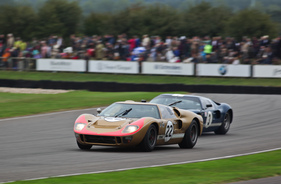 Ford GT 40 Mk II (1966) - im Rennen um die Whitsun Trophy am Goodwood Revival 2013